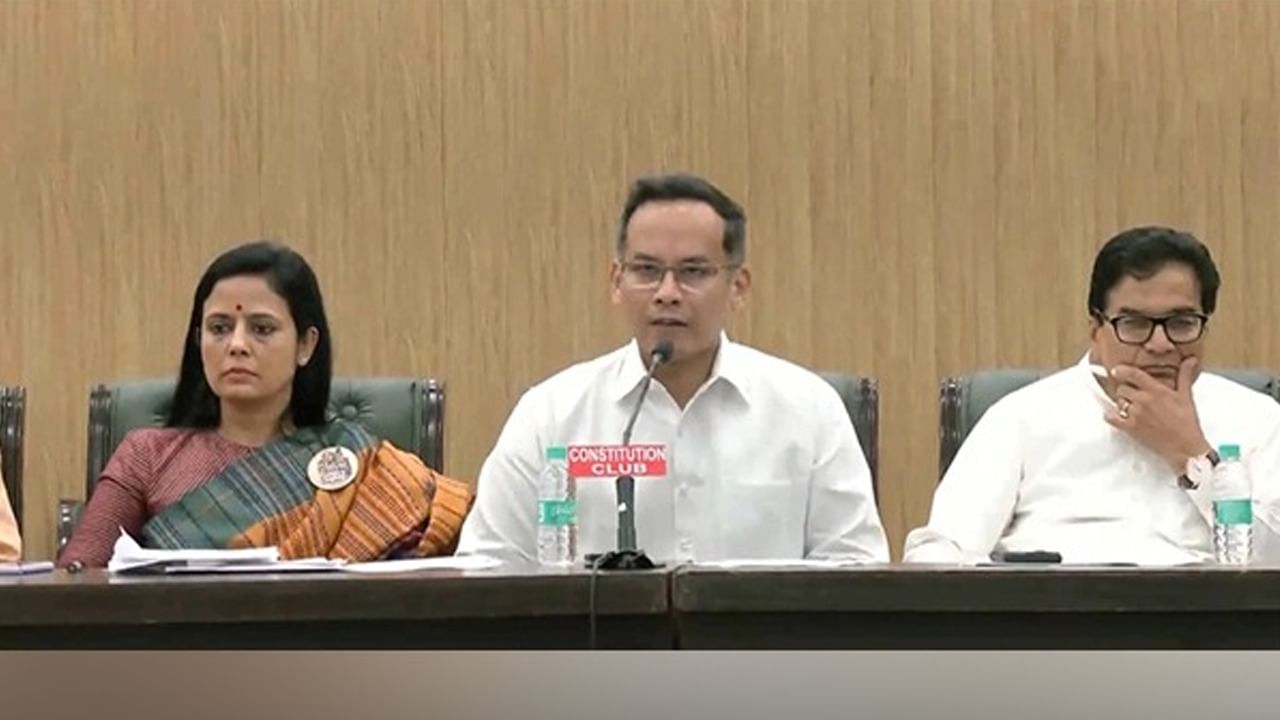 পক্ষপাতমূলক বিষয়াৰ হাতত নিৰ্বাচন আয়োগ, শীঘ্ৰেই ভংগ কৰক লোকসভা, ইণ্ডিয়া ব্লকৰ সাংসদৰ দাবী