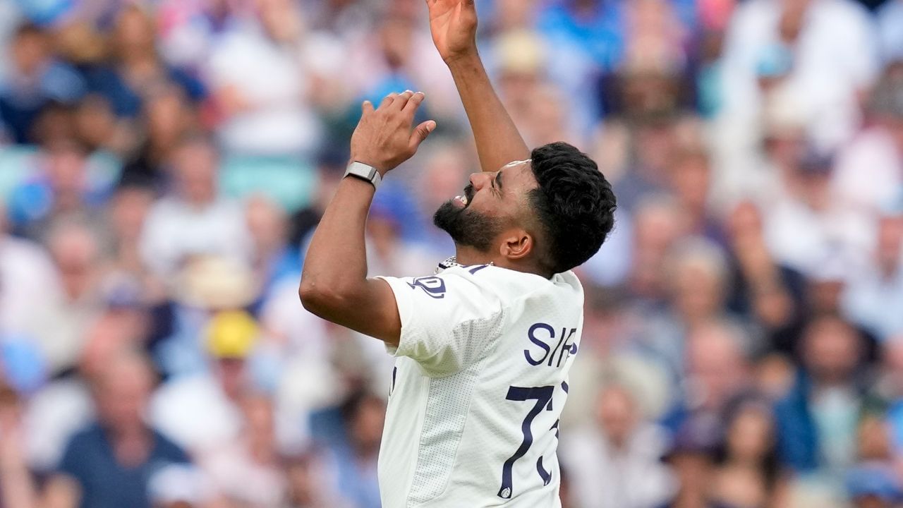 আনহাতে ইংলেণ্ডৰ জয়ত বাধা দিবলৈ ভাৰতীয় দলক প্ৰয়োজন ৪টা উইকেটৰ। এইক্ষেত্ৰত আজি ভাৰতীয় পেচ আক্ৰমণৰ প্ৰদৰ্শন লক্ষণীয় হ’ব। বিশেষকৈ এইপৰ্যন্ত শৃংখলাত সৰ্বাধিক উইকেট দখল কৰা পেচাৰ মহম্মদ চিৰাজৰ কান্ধত আজি থাকিব অতিৰিক্ত দায়িত্ব।