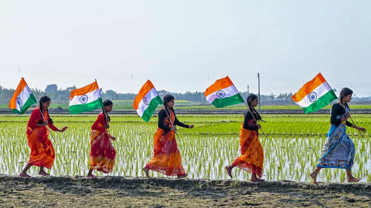 কাইলৈ স্বাধীনতা দিৱসঃ চাওক আপোনাৰ মনত দেশপ্ৰেমৰ ভাৱ জগাই তুলিব পৰা কেইটামান অসমীয়া গান