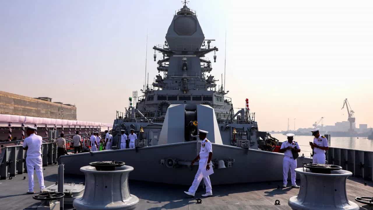 শত্ৰুৰ শক্তি নিমিষতে হ’ব চূৰ্ণ! ‘প্ৰজেক্ট ১৮’ৰ অন্তৰ্ভুক্তিৰে মহাশক্তিধৰ হোৱাৰ দিশে ভাৰতীয় নৌসেনা