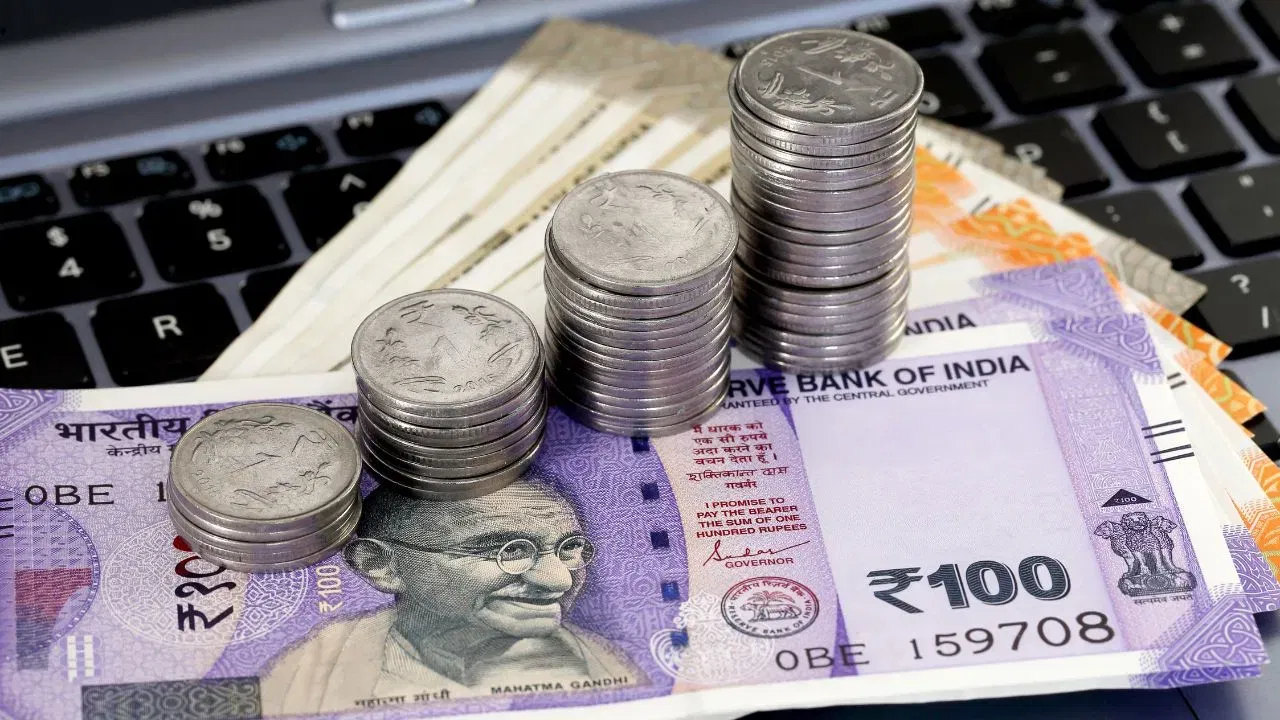 Retirement- পাছতো টকাৰ অভাৱ নহয়, সুন্দৰ জীৱন-যাপনৰ বাবে কিমান টকা সঞ্চয় কৰিব লাগে?