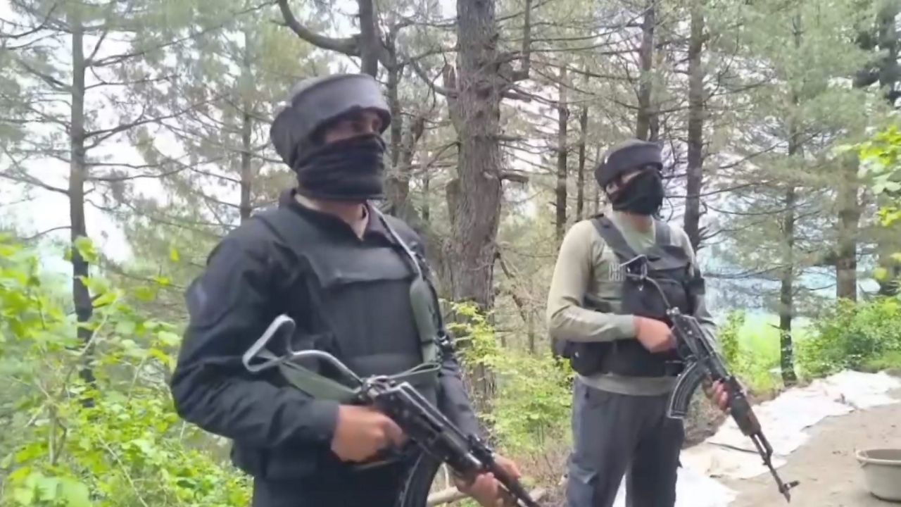 Operation Akhal: জম্মু-কাশ্মীৰত অব্যাহত সেনাৰ অপাৰেচন আখল, নিহত সন্ত্ৰাসবাদীৰ সংখ্যা ৫ জনলৈ বৃদ্ধি… Operation Akhal: জম্মু-কাশ্মীৰত অব্যাহত সেনাৰ অপাৰেচন আখল, নিহত সন্ত্ৰাসবাদীৰ সংখ্যা ৫ জনলৈ বৃদ্ধি…