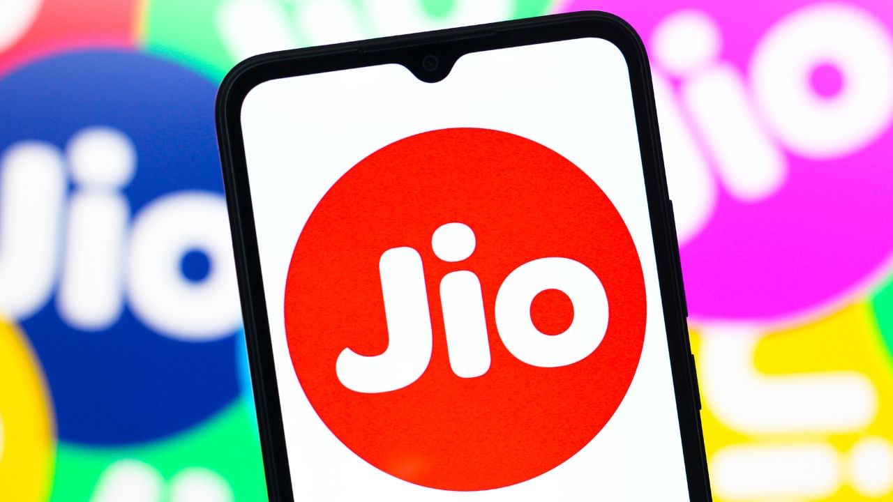 ডাটা শেষ হ’লেও আৰু এতিয়া নাই চিন্তা, গ্ৰাহকৰ বাবে Jio-ই আগবঢ়াইছে বাম্পাৰ অফাৰ