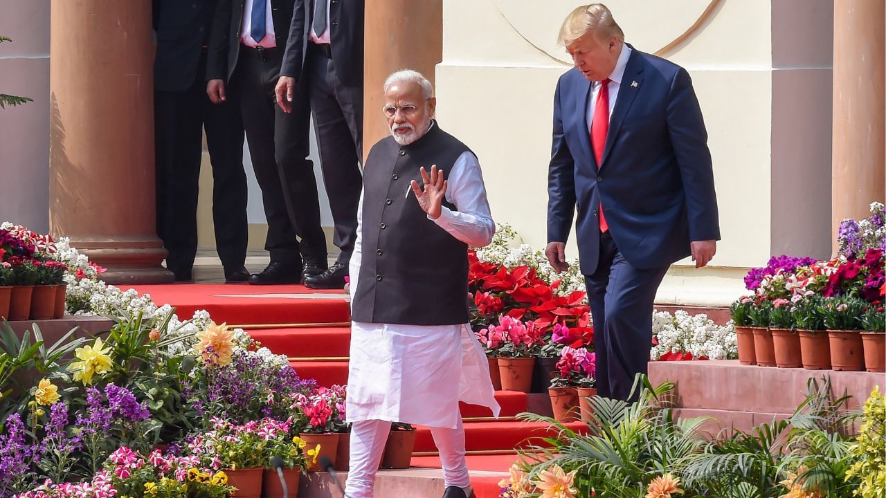 আমেৰিকাৰ ‘শুল্ক ভাবুকি’ৰ উত্তৰ ‘যুদ্ধাস্ত্ৰ’ৰে দিব ভাৰতে! পোহৰলৈ আহিছে এনে খবৰ… আমেৰিকাৰ ‘শুল্ক ভাবুকি’ৰ উত্তৰ ‘যুদ্ধাস্ত্ৰ’ৰে দিব ভাৰতে! পোহৰলৈ আহিছে এনে খবৰ…