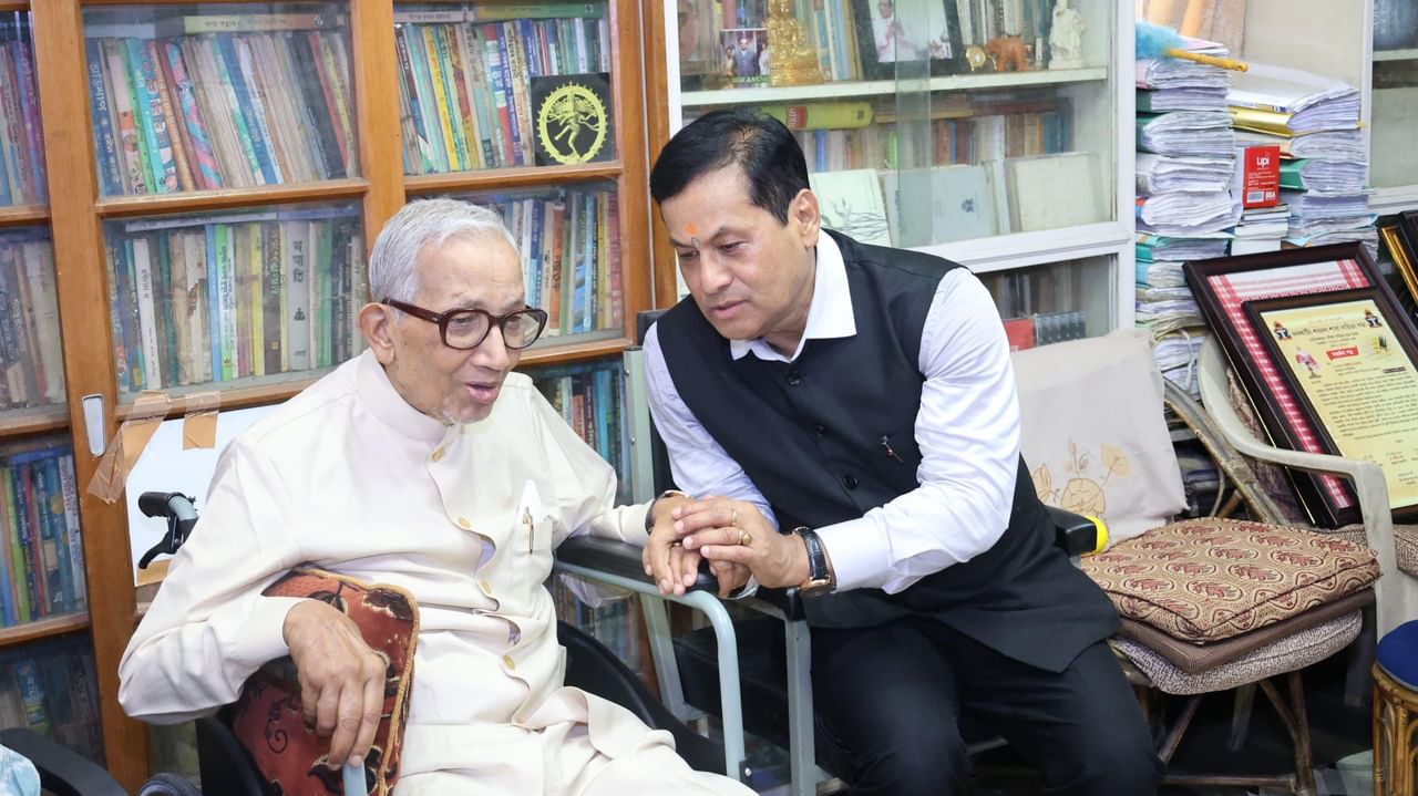 বিশিষ্ট সাহিত্যিকগৰাকীৰ স্বাস্থ্যৰ বুজ লয় কেন্দ্ৰীয় মন্ত্ৰী সোণোৱালে। লগতে বিভিন্ন বিষয়ত বাৰ্তালাপ কৰি পৰামৰ্শ আৰু আশীৰ্বাদ গ্ৰহণ কৰে। ড° নগেন শইকীয়াৰ সুস্বাস্থ্য আৰু দীৰ্ঘায়ু কামনা কৰি সোণোৱালে।
