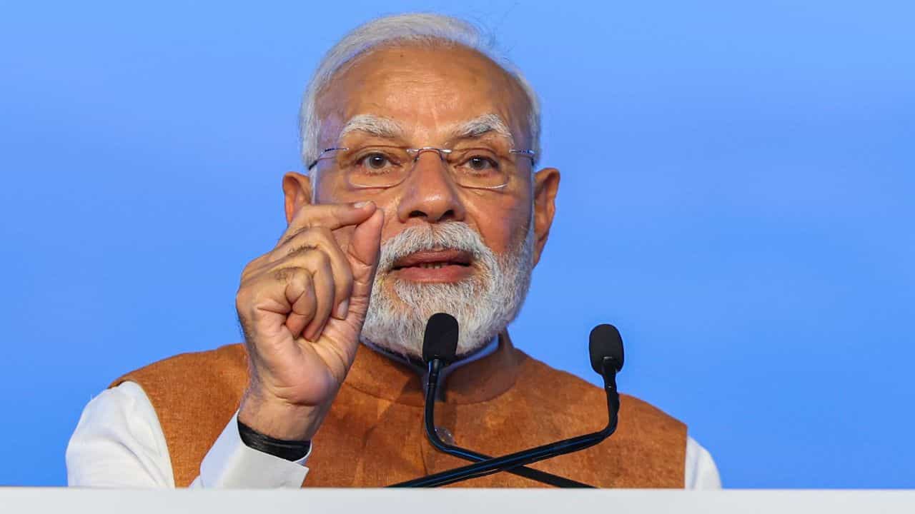 ৰাজ্যসভাত তথ্য দিলে চৰকাৰে, প্ৰধানমন্ত্ৰী মোদীৰ মন কী বাত অনুষ্ঠানৰ উপাৰ্জন কিমান? জানেনে ৰাজ্যসভাত তথ্য দিলে চৰকাৰে, প্ৰধানমন্ত্ৰী মোদীৰ মন কী বাত অনুষ্ঠানৰ উপাৰ্জন কিমান? জানেনে