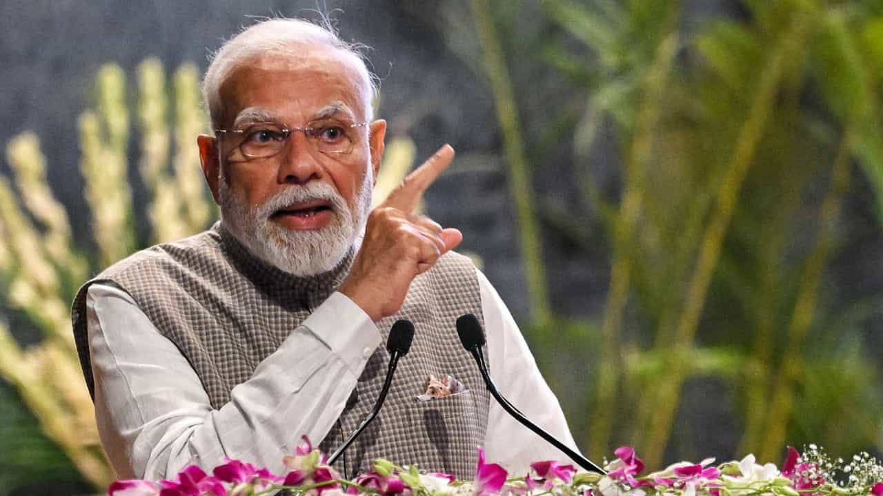 কোনো কাৰণতেই ট্ৰাম্পৰ ভাবুকিত শিৰনত নকৰে ভাৰতে, আকাৰে-ইংগিতে পুনৰ বুজাই দিলে প্ৰধানমন্ত্ৰী মোদীয়ে