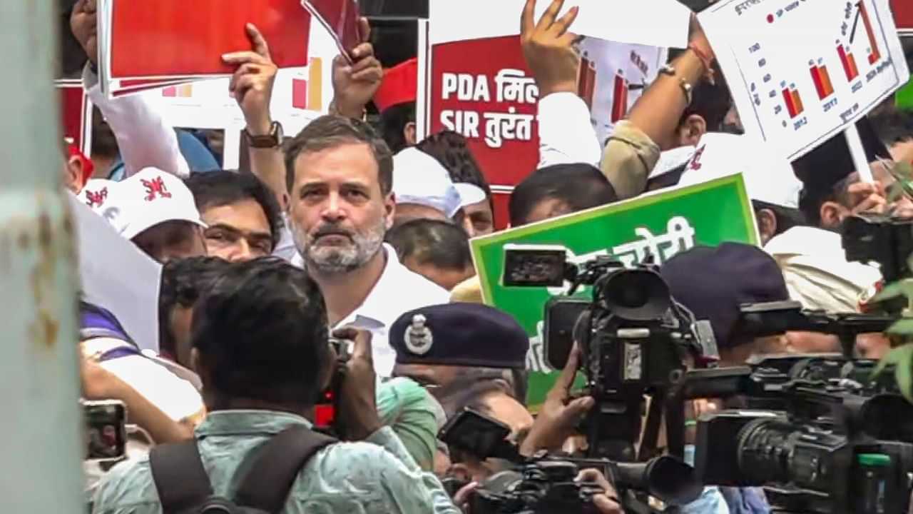 Voter list controversy: নিৰ্বাচন আয়োগলৈ বিৰোধী সাংসদৰ পদযাত্ৰা, ৰাহুল গান্ধীসহ বহুকেইগৰাকী সাংসদক আটক