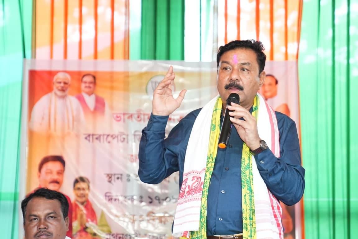 ইফালে মাদানীক কংগ্ৰেছৰ এজেন্ট হিচাপে আখ্যা দি ৰণজিৎ দাসে কয়, অসম অশান্ত কৰিবলৈ অহা মাদানীক ধৰ্মীৰ সংখ্যালঘু ৰাইজে বৰ্জন কৰিব লাগে। লগতে উচ্ছেদক লৈ ধৰ্মীয় সংখ্যালঘুসকলে ভয় কৰাৰ কোনো কাৰণ নাই বুলি উল্লেখ কৰে মন্ত্রীগৰাকীয়ে।