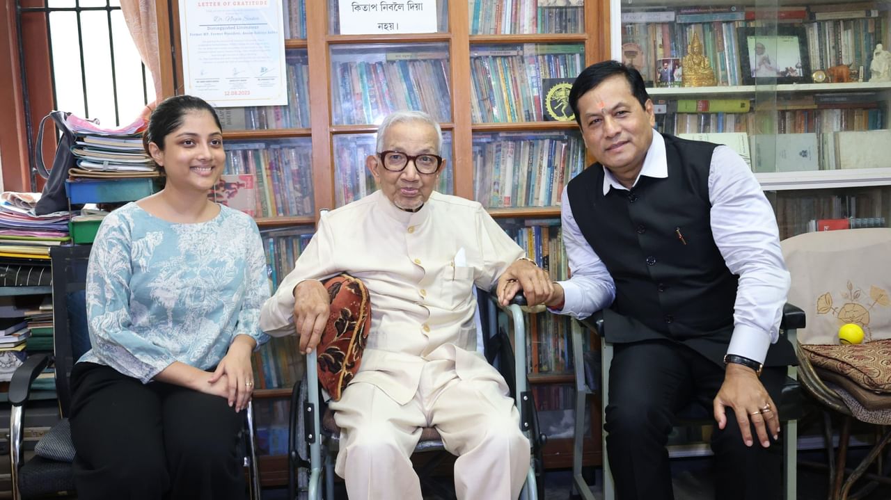 বৰ্তমান কিছু সুস্থ হোৱাত বাসগৃহলৈ নিয়া হৈছে তেওঁক। আজি প্ৰসিদ্ধ শিক্ষাবিদ, সাহিত্যিক, চিন্তাবিদ ড° নগেন শইকীয়াক ডিব্ৰুগড়ৰ বাসগৃহত উপস্থিত হয় কেন্দ্ৰীয় মন্ত্ৰী সৰ্বানন্দ সোণোৱাল।