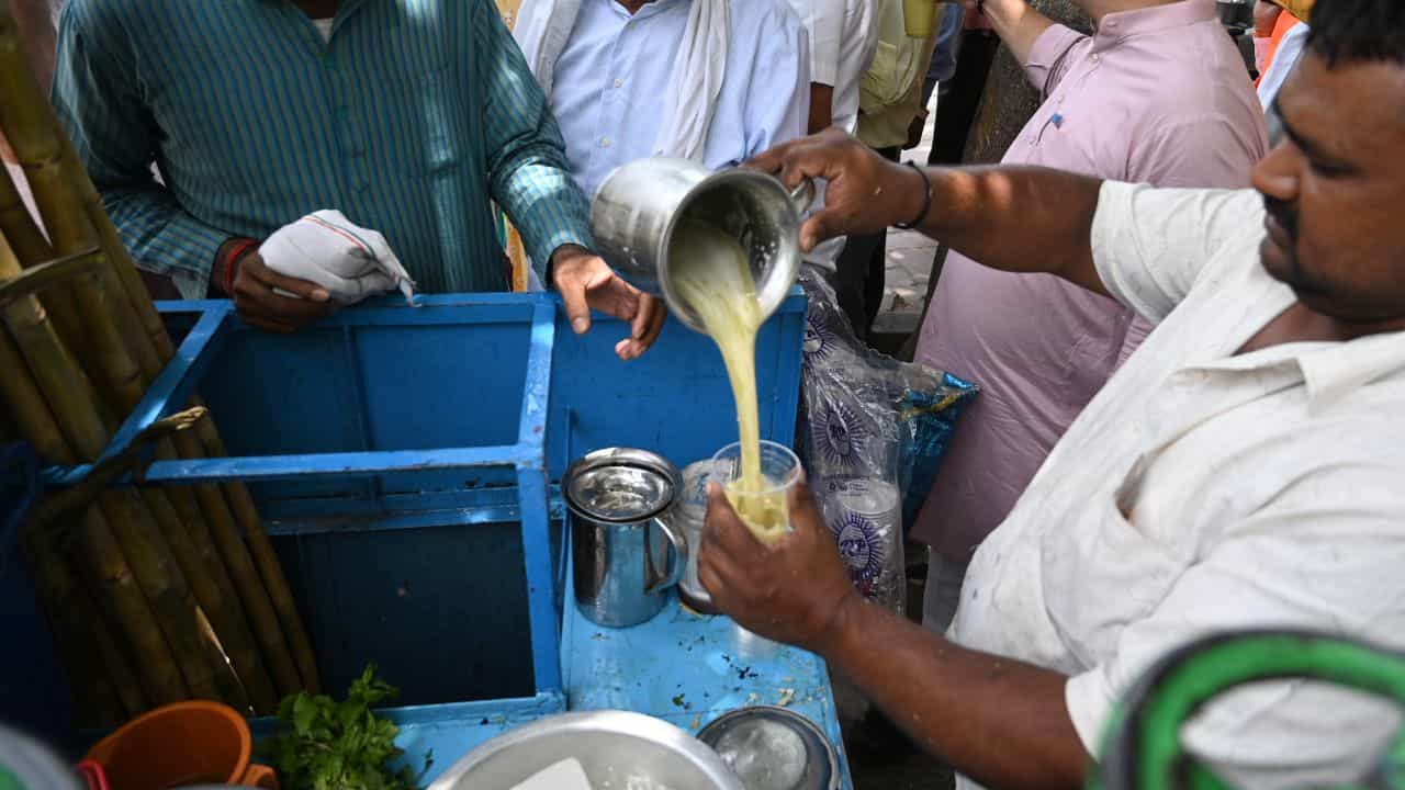 ডায়েবেটিছ ৰোগীয়ে কুঁহিয়াৰ ৰস খাব পাৰেনে? গিলাচত চুমুক দিয়াৰ পূৰ্বে জানি লওক এই তথ্য ডায়েবেটিছ ৰোগীয়ে কুঁহিয়াৰ ৰস খাব পাৰেনে? গিলাচত চুমুক দিয়াৰ পূৰ্বে জানি লওক এই তথ্য