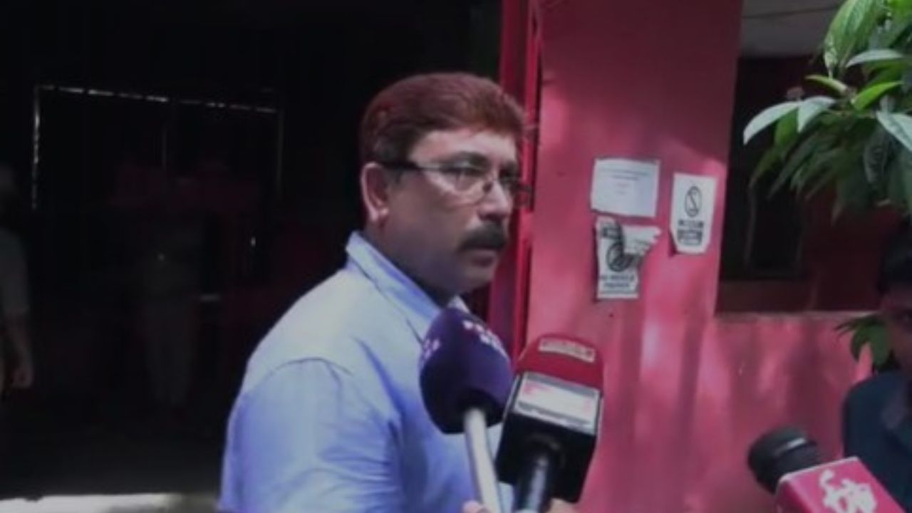নগাঁও কেন্দ্ৰীয় কাৰাগাৰৰ অধীক্ষক মুকুল ভূঞাক নিলম্বন, গুৰুতৰ অভিযোগ… নগাঁও কেন্দ্ৰীয় কাৰাগাৰৰ অধীক্ষক মুকুল ভূঞাক নিলম্বন, গুৰুতৰ অভিযোগ…