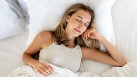 কিমান বয়সৰ লোকক কিমান ঘণ্টাৰ টোপনিৰ প্ৰয়োজন? জানক