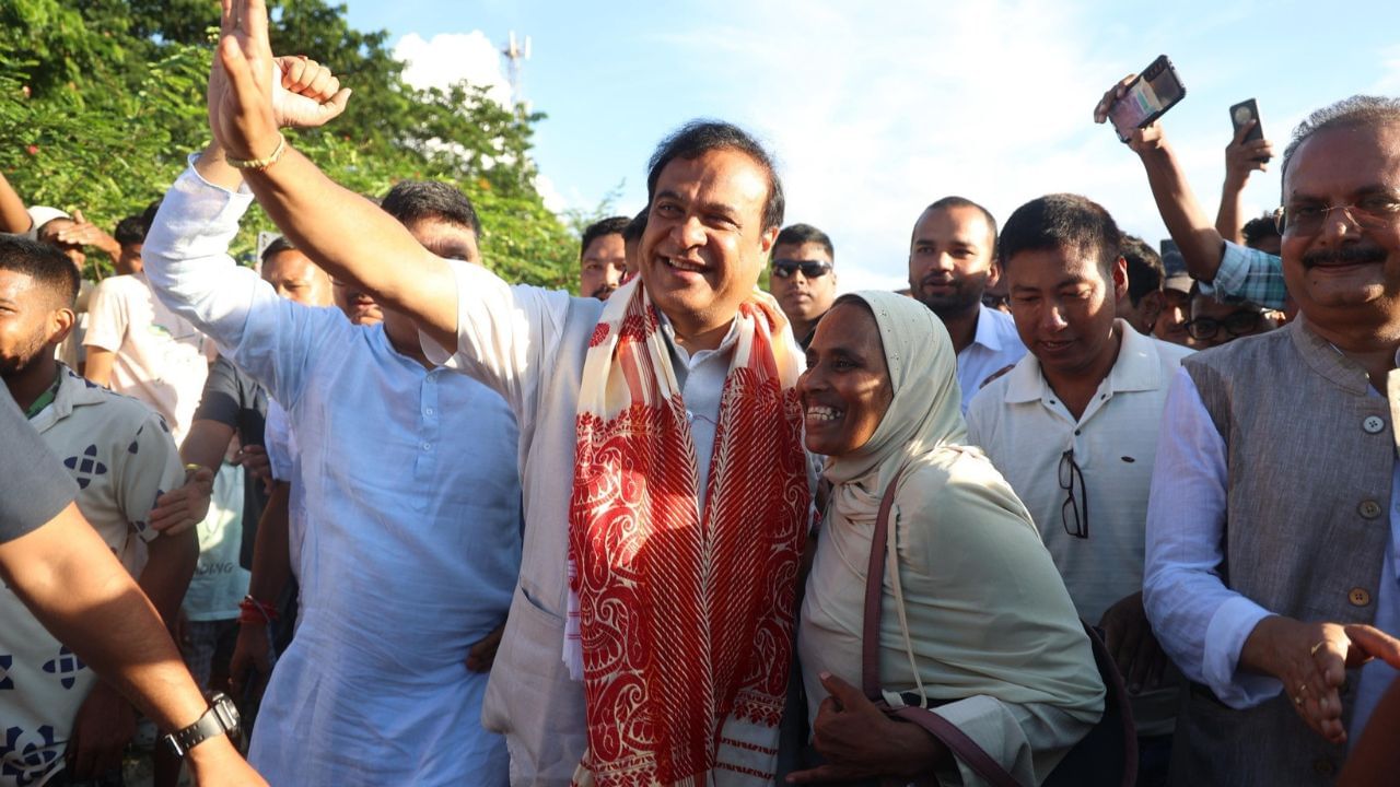 গোৱালপাৰাৰ উচ্ছেদৰ পৰা মাহমুদ মাদানীৰ বিতৰ্কলৈ…পঢ়ক দিনটোৰ গুৰুত্বপূৰ্ণ খবৰসমূহ গোৱালপাৰাৰ উচ্ছেদৰ পৰা মাহমুদ মাদানীৰ বিতৰ্কলৈ…পঢ়ক দিনটোৰ গুৰুত্বপূৰ্ণ খবৰসমূহ