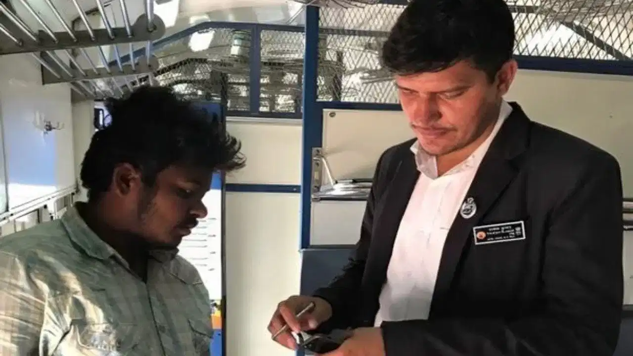 Railways: TTE আহিলেও নোৱাৰে টিকট পৰীক্ষা কৰিব! ৯৯% লোকে নাজানে ৰেলৱেৰ এই নিয়ম Railways: TTE আহিলেও নোৱাৰে টিকট পৰীক্ষা কৰিব! ৯৯% লোকে নাজানে ৰেলৱেৰ এই নিয়ম