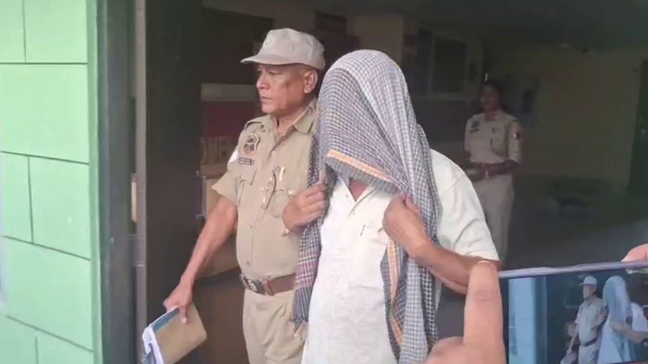 জেহাদী সংগঠনৰ নামত লিখিছিল চিঠি, গ্ৰেপ্তাৰ চৰকাৰী শিক্ষক শ্বাহ আলম সৰকাৰ জেহাদী সংগঠনৰ নামত লিখিছিল চিঠি, গ্ৰেপ্তাৰ চৰকাৰী শিক্ষক শ্বাহ আলম সৰকাৰ