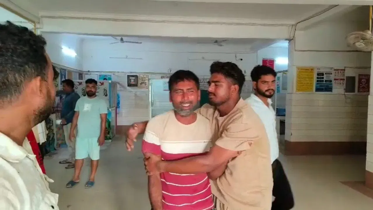 শুনা নাছিল কথা, খঙতে নিচাযুক্ত ঔষধ খুৱাই পত্নীয়ে কাটিলে স্বামীৰ গোপন অংগ, কেইবাবাৰো ছুৰীৰে…