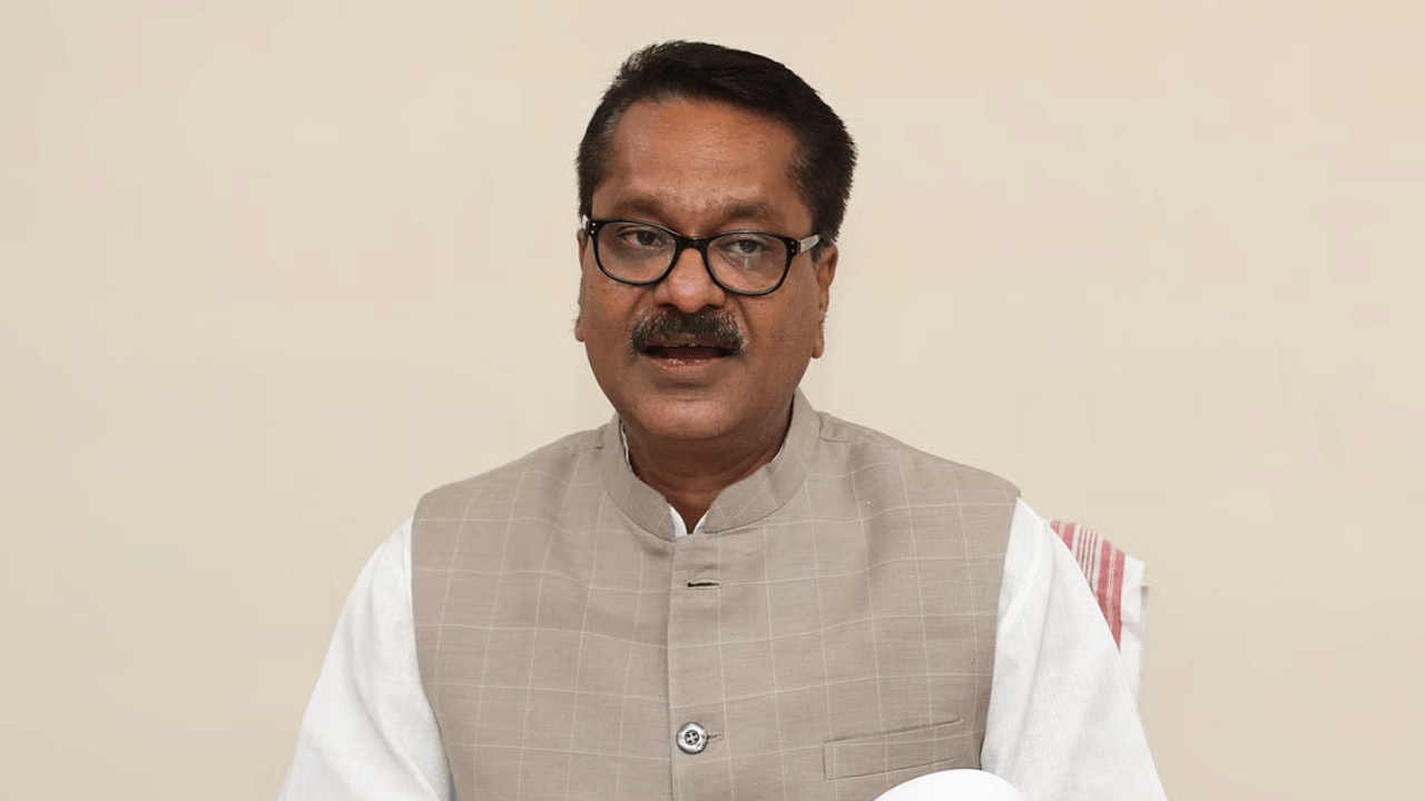 ৰাজ্যৰ লাখ লাখ লোকৰ বাবে ভাল খবৰ। কিয়নো এতিয়াৰ পৰা চৰকাৰী চিকিৎসালয়ত ১০০ শতাংশ বিনামূলীয়া ঔষধ উপলব্ধ হ'ব। ইয়াৰ লগতে ৰাজ্যৰ ৪৮৭৩ টা আয়ুষ্মান আৰোগ্য মন্দিৰত ৩০ বিধ অত্যাৱশ্যকীয় ঔষধ থাকিব। মন্ত্ৰী অশোক সিংহলে সংবাদমেলৰ জৰিয়তে এই কথা ঘোষণা কৰে।