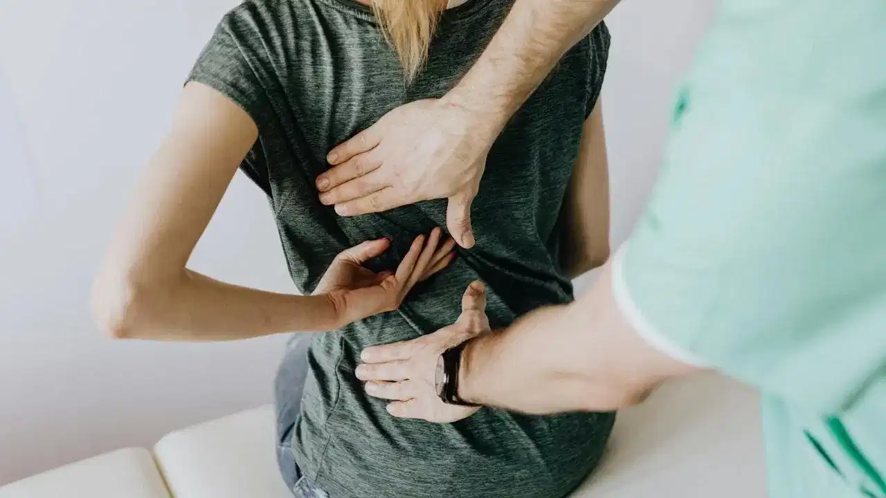 সামান্য কঁকালৰ বিষো হ’ব পাৰে বৃক্কৰ ৰোগৰ লক্ষণ! কেনেকৈ জানিব?