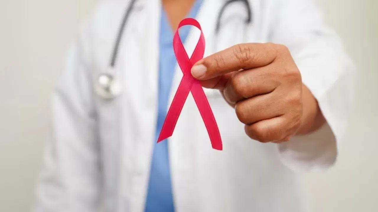 Cervical cancer: এইদৰে শৰীৰত আৰম্ভ হয় ছাৰ্ভাইকেল কেন্সাৰ,  প্ৰতিকাৰৰ উপায় জানক…
