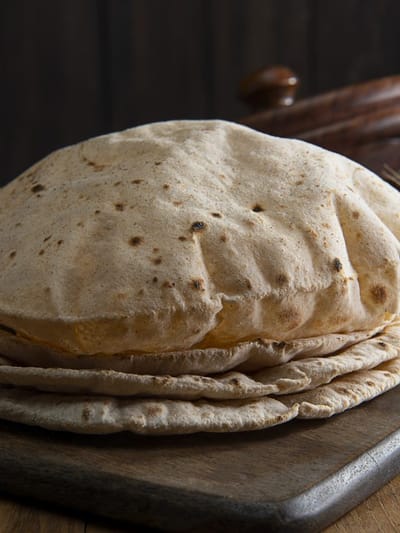 মুদ্ৰাস্ফীতিয়ে কোঙা কৰা পাকিস্তানত এটা ৰুটিৰ দাম কিমান জানেনে?