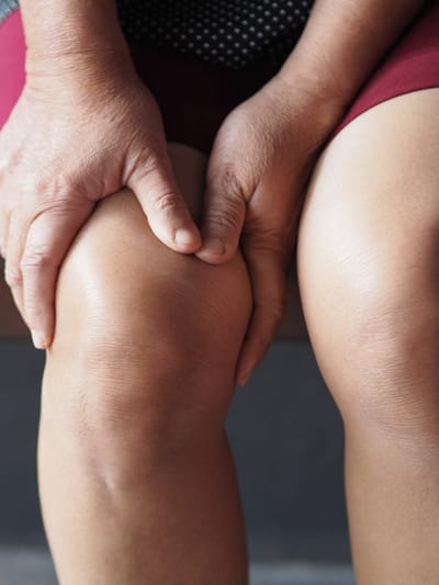 আপোনাৰ অনবৰতে আঁঠুৰ বিষ হৈ থাকে নেকি? গুৰুতৰ ৰোগৰ লক্ষণ হ’ব পাৰে, জানক ইয়াৰ কাৰণ…