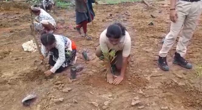 মৃত্যুৰ মুখতো পৰিছিল এগৰাকী ব্যক্তি ৷ বৰ্তমান এই পৰিস্থিতি প্ৰশাসনে নিয়ন্ত্ৰণলৈ আহিছে । ইয়াৰ মাজতে বনবিভাগে গ্ৰহণ কৰিছে উল্লেখনীয় পদক্ষেপ।