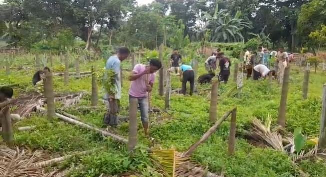ৰাজ্যত অব্যাহত আছে প্ৰশাসনৰ উচ্ছেদ অভিযান। অবৈধ বেদখলকাৰীক খেদিবলৈ এফালৰ পৰা চলাই গৈছে বুলড'জাৰ।