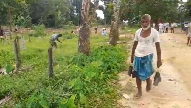 ১২ জুলাইত জিলা বনবিভাগ আৰু প্ৰশাসনে ১৩৮ হেক্টৰ ভুমি বেদখলমুক্ত কৰিছিল৷ উচ্ছেদস্থলীত হোৱা অপ্ৰীতিকৰ পৰিস্থিতিৰ লগতে উচ্ছেদিতৰ আক্ৰমণত আহত হৈছিল বনবিভাগৰ লোকৰ লগতে আৰক্ষীৰ জোৱানো৷