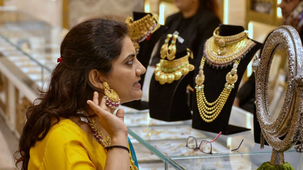 Gold Rate Today: সোণ কিনিব বিচাৰিছে নেকি? জানক গুৱাহাটীত কিমান দৰত কিনিব সোণ-ৰূপ