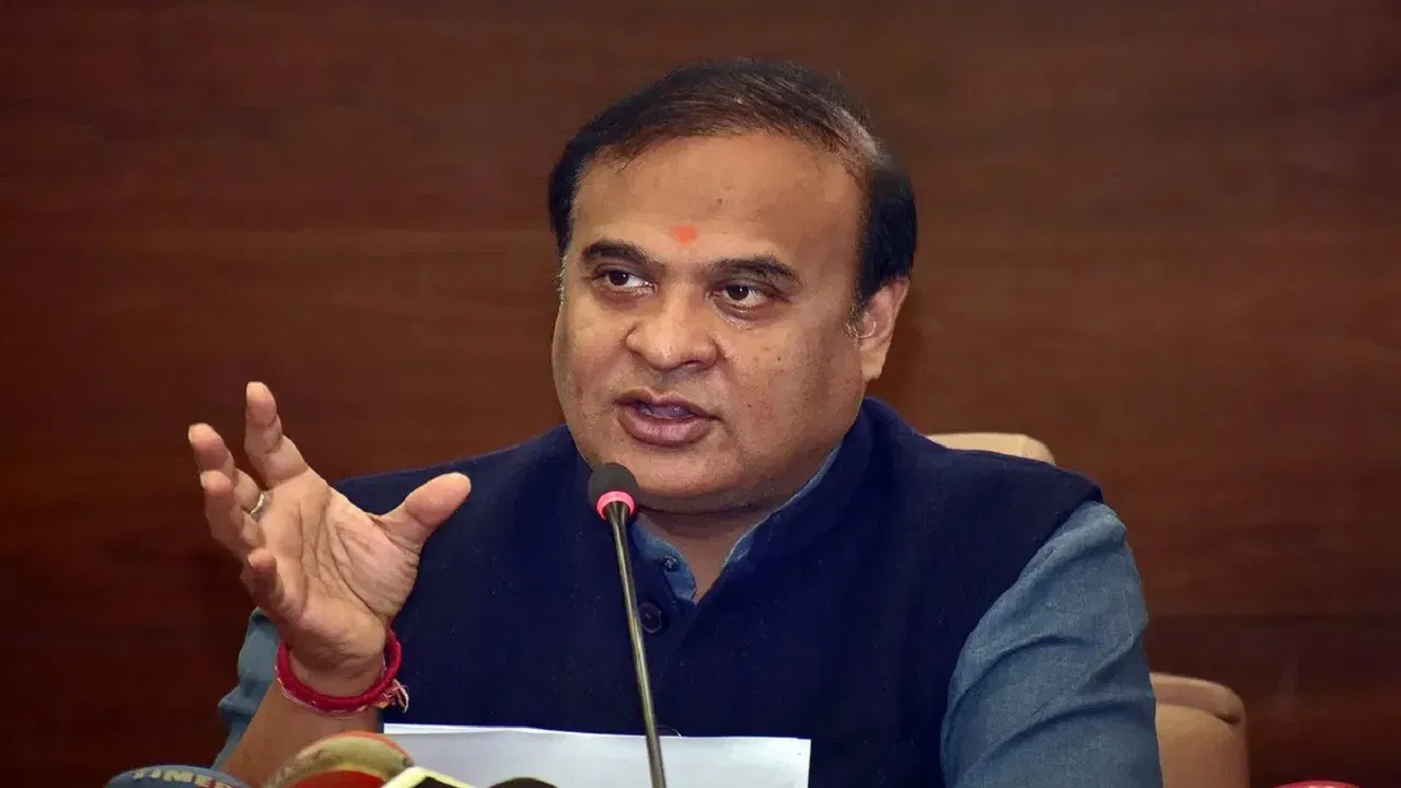 নগাঁও চহৰৰ মাজমজিয়াত থকা ঢাকাপট্টিক আজিৰ পৰা ৰূপকোঁৱৰ চক হিচাপে জনা যাব। চৰকাৰ তথা প্ৰশাসনৰ এই সিদ্ধান্তক আদৰণি জনাইছে নগাঁৱবাসীয়ে।