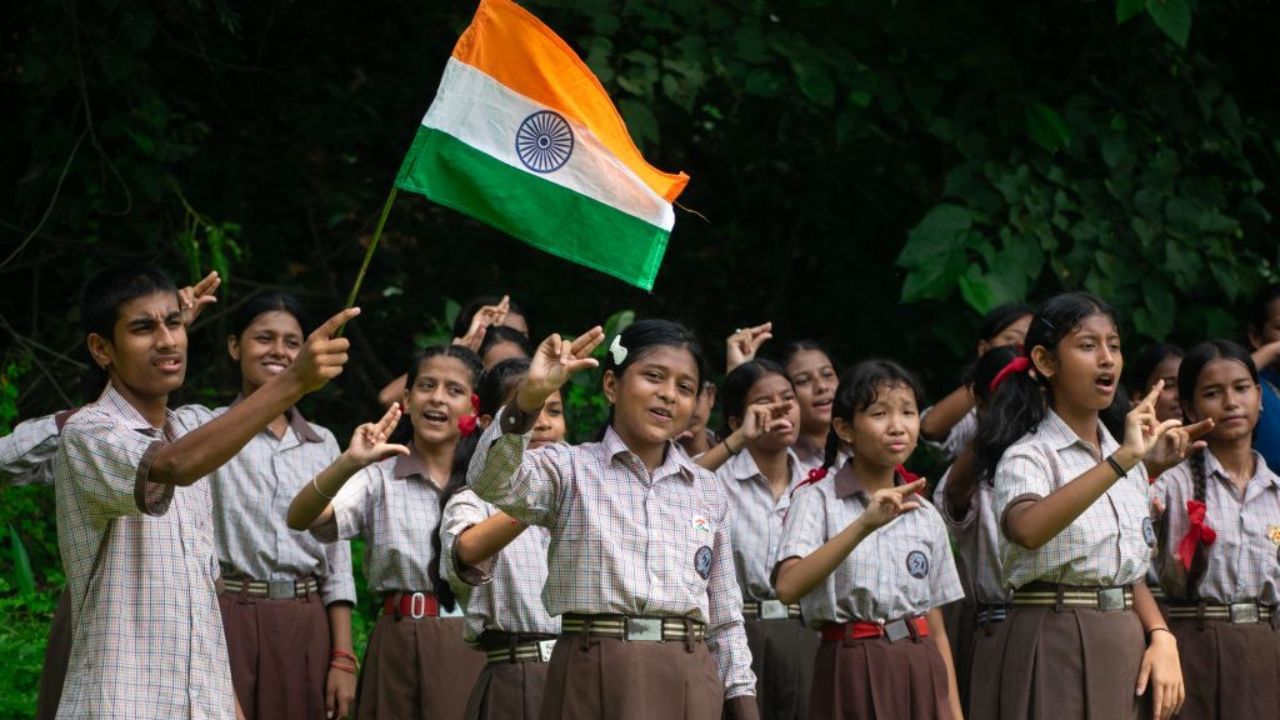 Independence Day 2025 Speech: বিষয় কি ল’ব ? স্বাধীনতা দিৱসৰ উপলক্ষে ছাত্ৰ-ছাত্ৰীসকলে দিয়া ভাষণৰ ৫ টা ধাৰণা জানক…