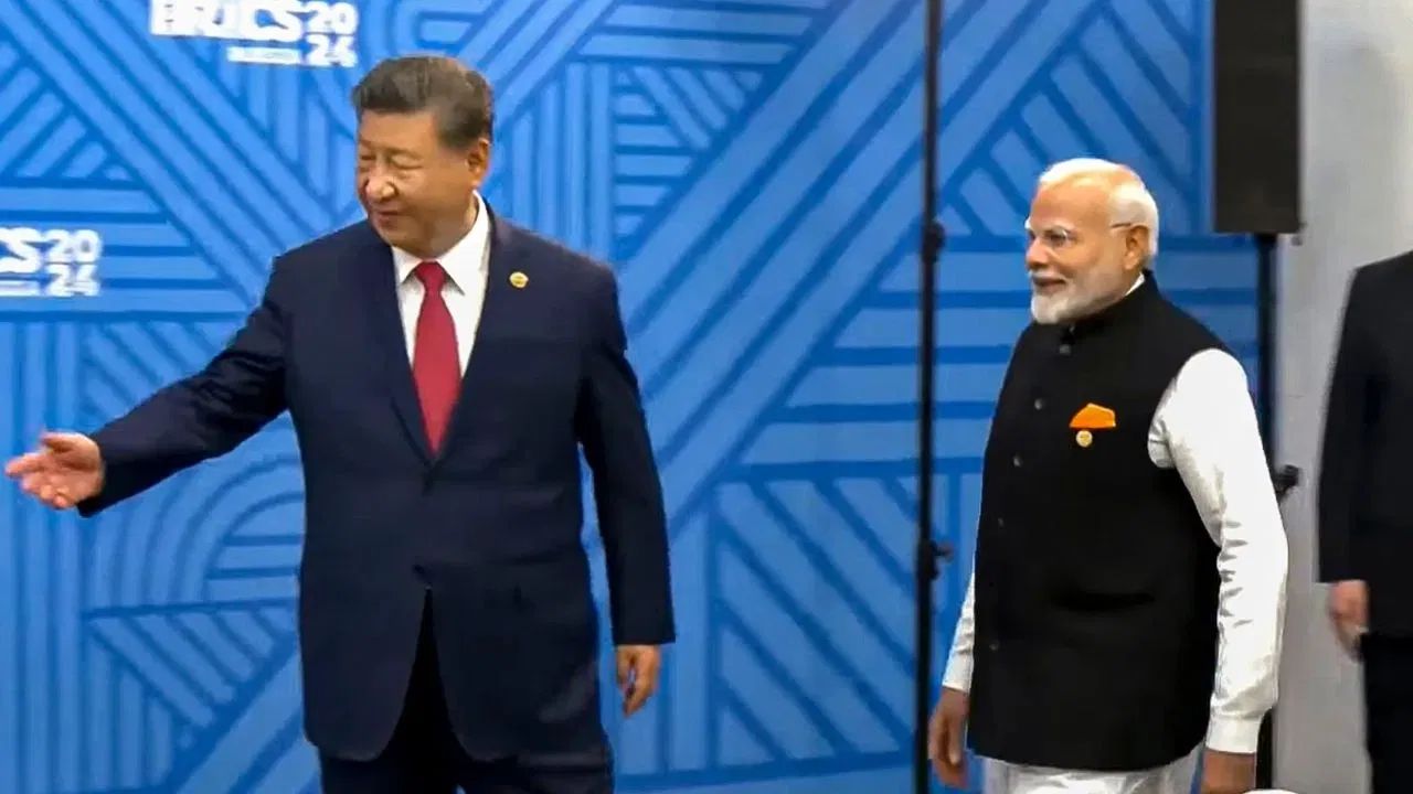 ট্ৰাম্পৰ ভাবুকিৰ মাজতে দূৰত্ব হ্ৰাস! শীঘ্ৰেই ভাৰতলৈ আহিব চীনৰ বৈদেশিক মন্ত্ৰী…