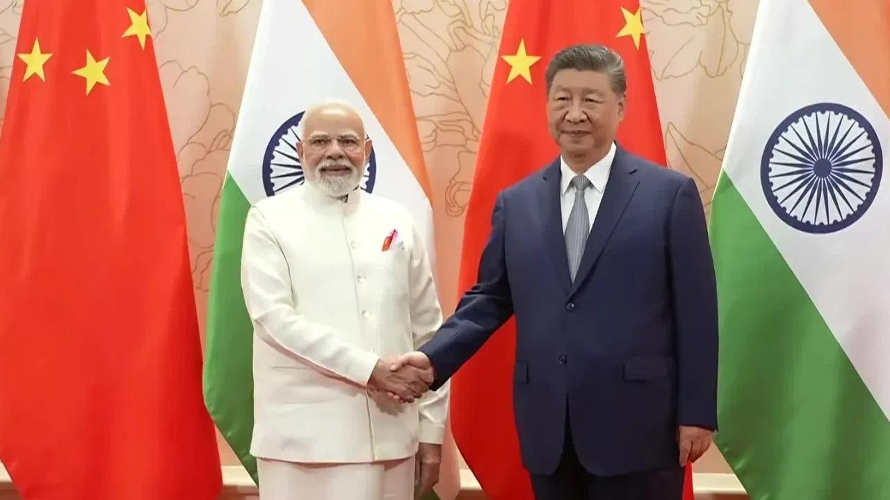 বিদ্যালয়ৰ অগ্নিকাণ্ডৰ পৰা মোদীৰ চীন ভ্ৰমণলৈ, পঢ়ক দিনটোৰ গুৰুত্বপূৰ্ণ খবৰ… বিদ্যালয়ৰ অগ্নিকাণ্ডৰ পৰা মোদীৰ চীন ভ্ৰমণলৈ, পঢ়ক দিনটোৰ গুৰুত্বপূৰ্ণ খবৰ…