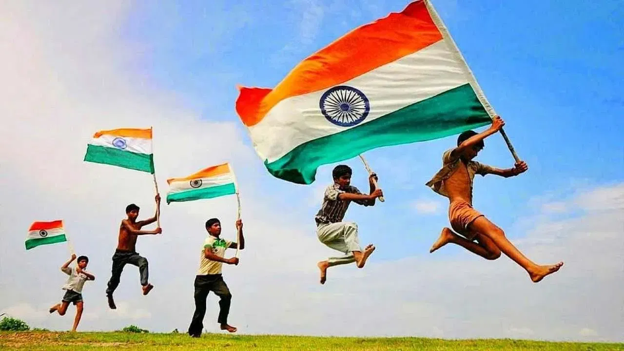 Happy Independence Day 2025: এইদৰে সকলোকে জনাওক স্বাধীনতা দিৱসৰ শুভেচ্ছা…