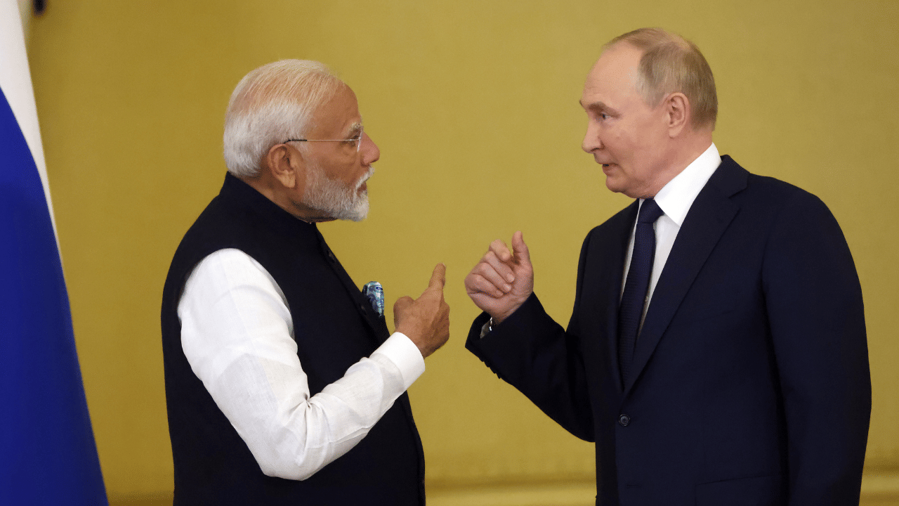 ট্ৰাম্পৰ ভাবুকিক বুঢ়া আঙুলি! শীঘ্ৰেই ভাৰতলৈ আহিব ৰাছিয়াৰ ৰাষ্ট্ৰপতি পুটিন... ট্ৰাম্পৰ ভাবুকিক বুঢ়া আঙুলি! শীঘ্ৰেই ভাৰতলৈ আহিব ৰাছিয়াৰ ৰাষ্ট্ৰপতি পুটিন...