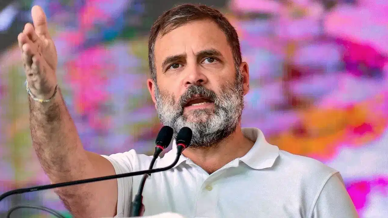 Voter Adhikar Yatra: এজন ব্যক্তি, এটা ভোট... ‘ভোটাৰ অধিকাৰ যাত্ৰা’ লৈ জনতাৰ কাষত ৰাহুল গান্ধী Voter Adhikar Yatra: এজন ব্যক্তি, এটা ভোট... ‘ভোটাৰ অধিকাৰ যাত্ৰা’ লৈ জনতাৰ কাষত ৰাহুল গান্ধী
