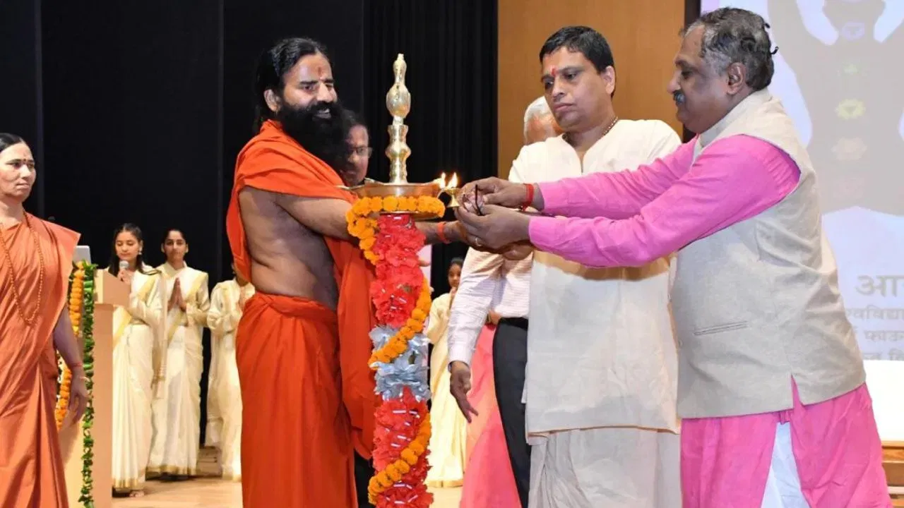 পতঞ্জলি আয়ুৰ্বেদ চিকিৎসালয়ত কম খৰচতে উপলব্ধ হ’ব আধুনিক চিকিৎসা: ৰামদেৱৰ ডাঙৰ ঘোষণা পতঞ্জলি আয়ুৰ্বেদ চিকিৎসালয়ত কম খৰচতে উপলব্ধ হ’ব আধুনিক চিকিৎসা: ৰামদেৱৰ ডাঙৰ ঘোষণা