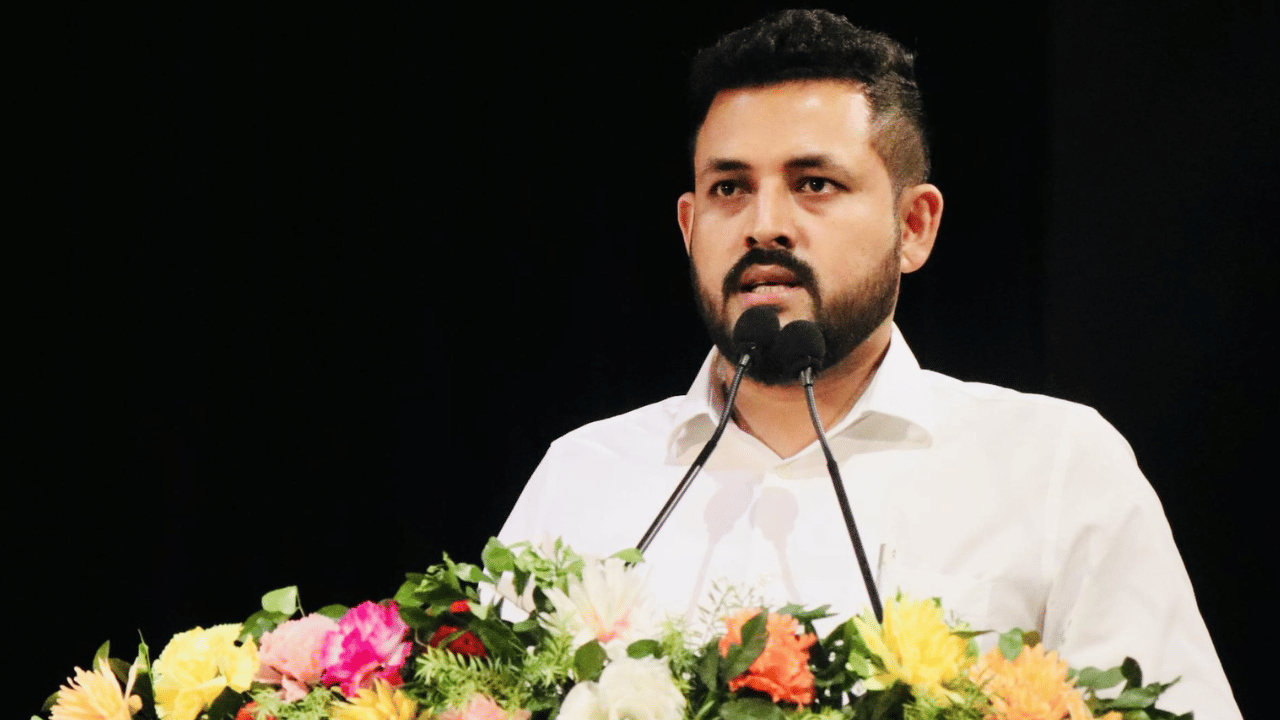 ইয়াৰ মাজতে খবৰ ওলাইছে যে আজি বিজেপিত যোগদান কৰিব শংকৰজ্যোতি বৰুৱাই। কেন্দ্ৰীয় গৃহমন্ত্ৰী অমিত শ্বাহৰ উপস্থিতিত হ'ব পাৰে এই যোগদান কাৰ্যসূচী। পিছে এই দাবী কিমান সঁচা?