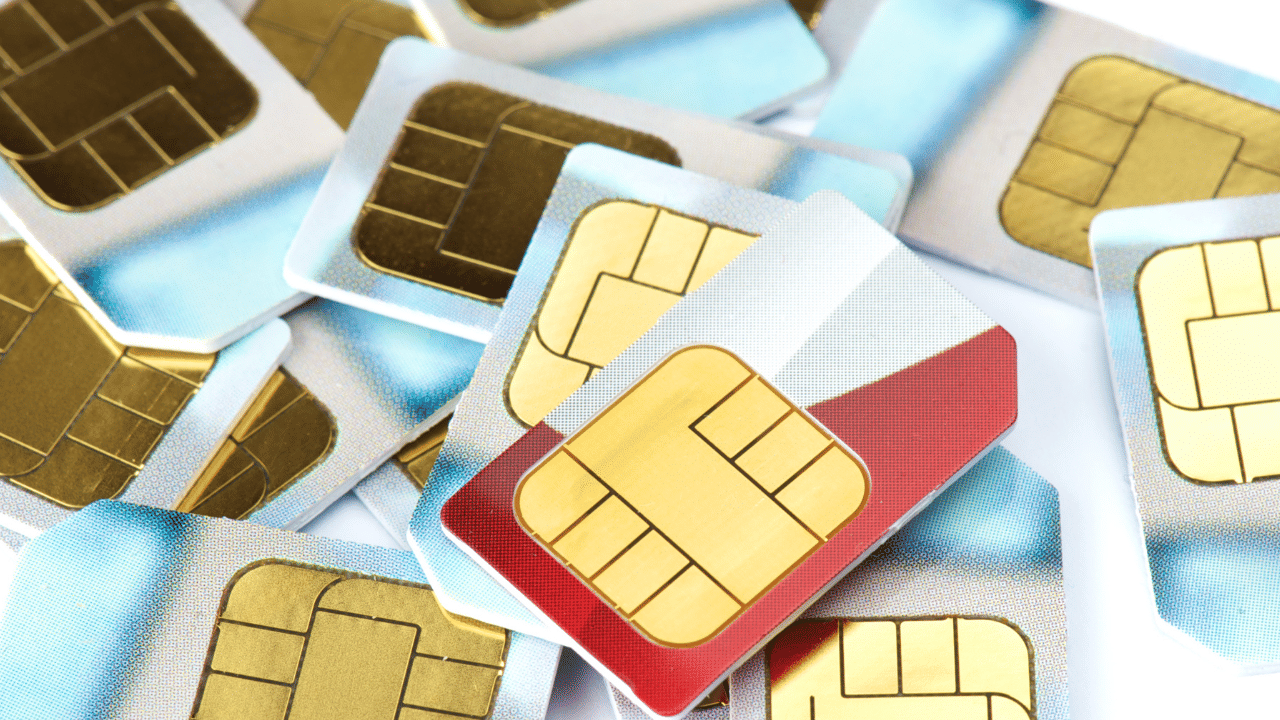 চৰকাৰৰ ডিজিটেল ষ্ট্ৰাইক! ব্লক কৰিলে ৪ লাখ চিম কাৰ্ড, কাৰণ... চৰকাৰৰ ডিজিটেল ষ্ট্ৰাইক! ব্লক কৰিলে ৪ লাখ চিম কাৰ্ড, কাৰণ...