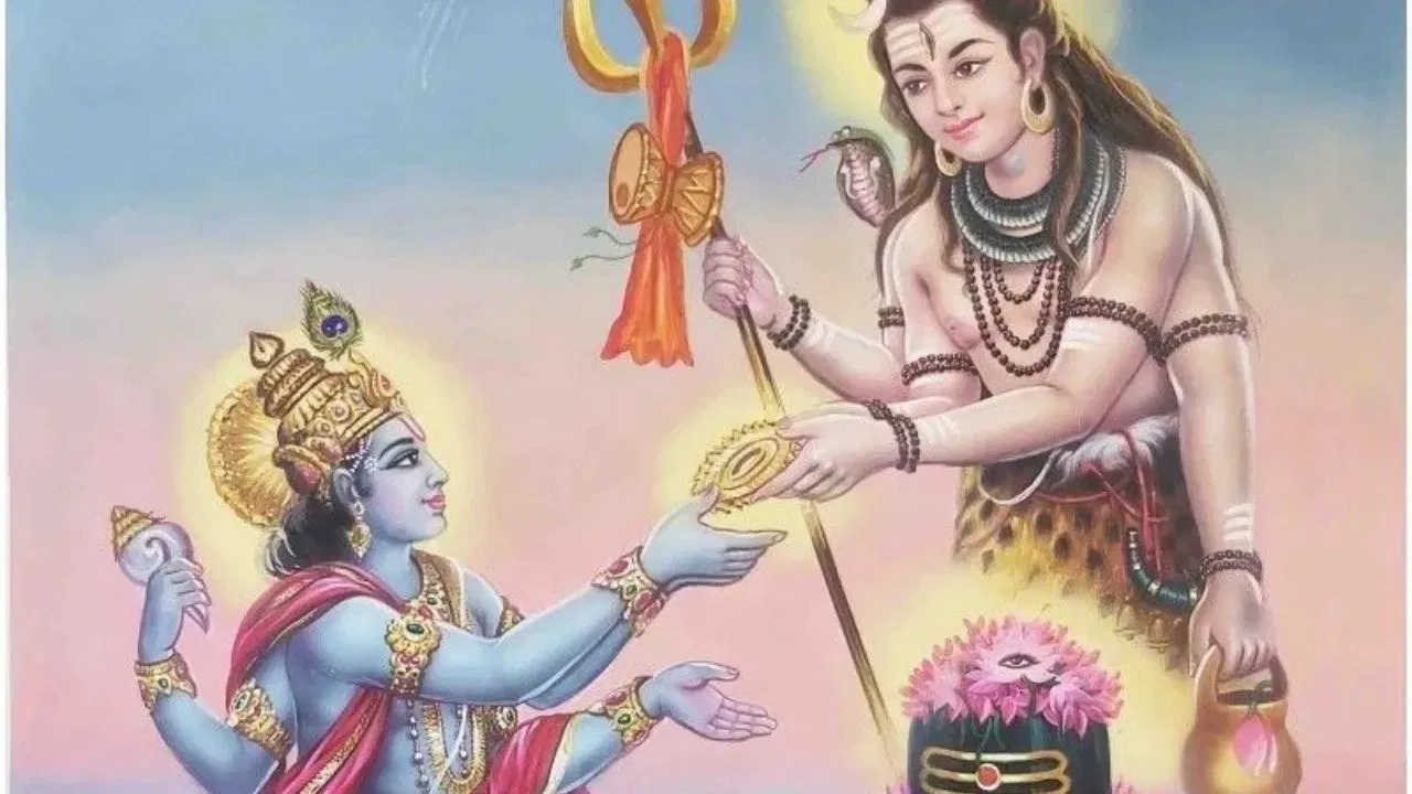 ভগৱান শিৱই তেওঁৰ ভক্তিত আপ্লুত হৈ বিষ্ণুক এটা আচৰিত চক্ৰ প্ৰদান কৰে। সেই চক্ৰৰে ভগৱান বিষ্ণুৱে সকলো অসুৰক বধ কৰি দেৱতাক স্বৰ্গলৈ উভতাই আনে।