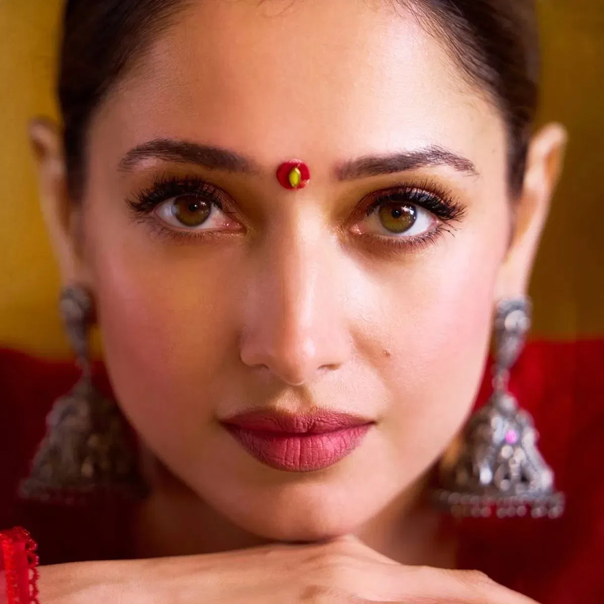 অভিনেত্ৰীগৰাকীয়ে নিজৰ পিম্পলছৰ বিষয়ে কয় যে তেওঁ পিম্পলছ আঁতৰাবলৈ প্ৰথমে মুখত লালটি লগাই (Saliva) । এইটো মানুহৰ বাবে কৌতুক যেন লাগিব পাৰে কিন্তু তেওঁ ইয়াক নিজৰ হেক বুলি অভিহিত কৰিছে।
