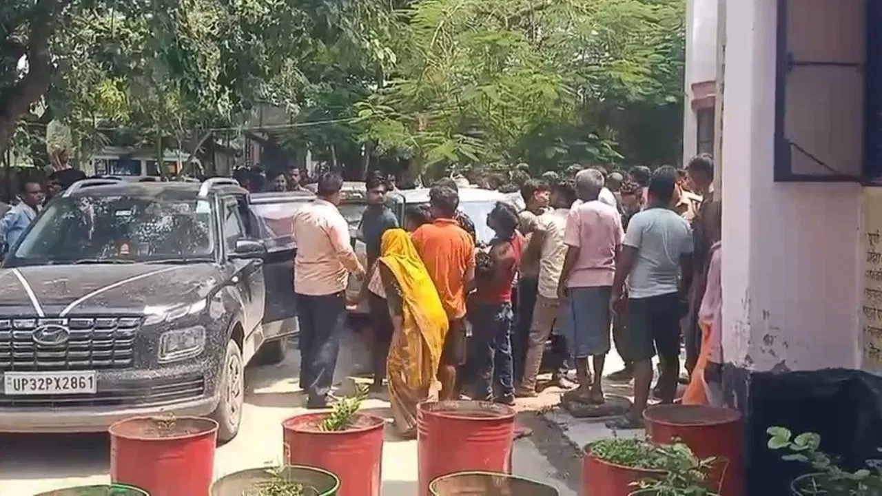 ১০ বছৰীয়া শিশুক বচাবলৈ চেপ্টিক টেংকীত সোমাল ৩জন! আটাইকেইজনৰ মৃত্যু, প্ৰাণ ৰক্ষা শিশুটিৰ… ১০ বছৰীয়া শিশুক বচাবলৈ চেপ্টিক টেংকীত সোমাল ৩জন! আটাইকেইজনৰ মৃত্যু, প্ৰাণ ৰক্ষা শিশুটিৰ…
