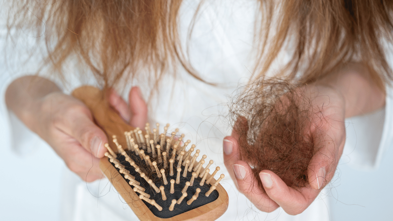 ভিটামিন E ৰ অভাৱ হলে ছাল আৰু চুলিত কি লক্ষণে দেখা দিয়ে? জানক...