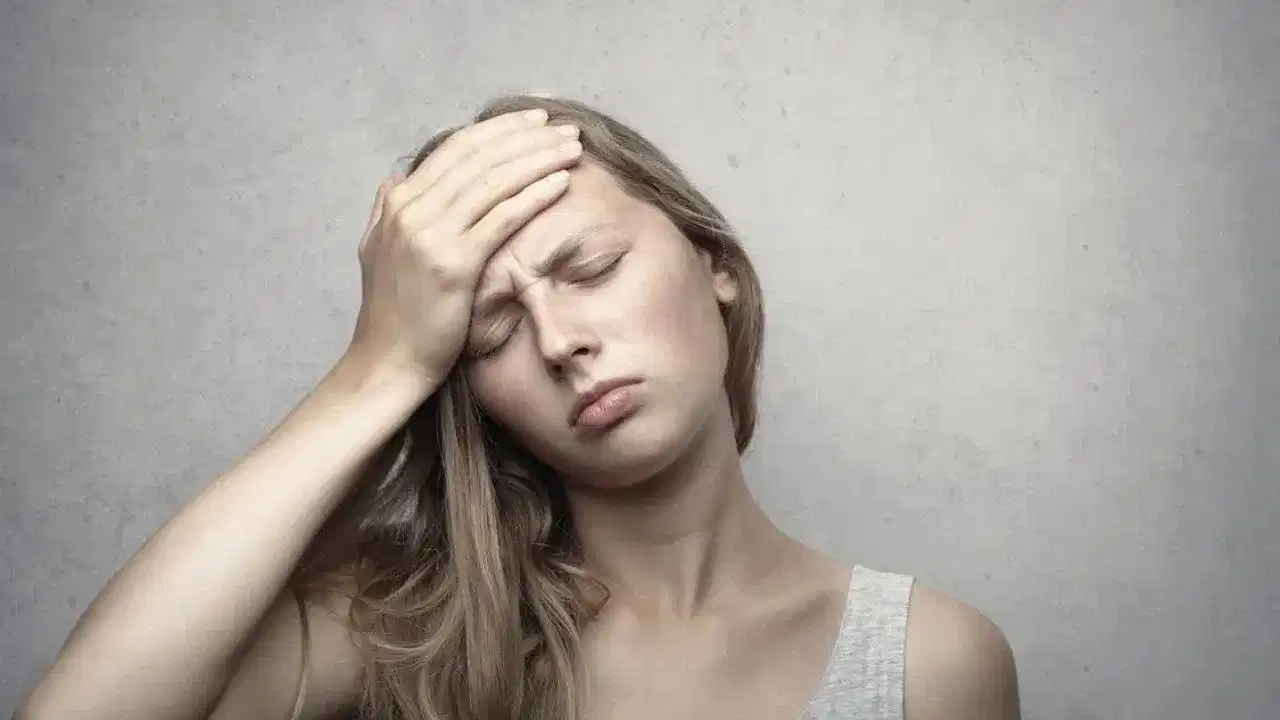 পুৱাৰ এই ৫টা অভ্যাসে নষ্ট কৰে আপোনাৰ দিনটো, স্বাস্থ্যৰ ওপৰটো পেলাই বেয়া প্ৰভাৱ...