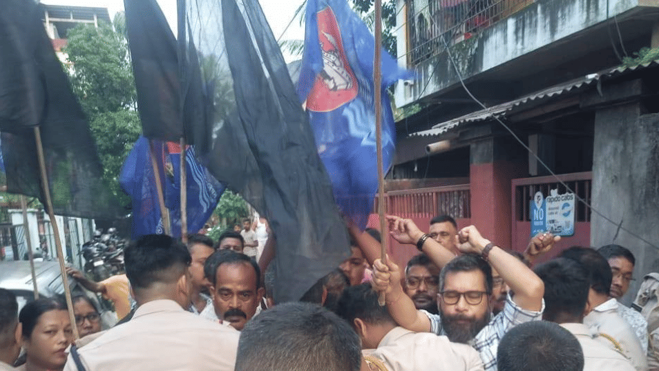 অসমীয়া জাতিৰ প্ৰতি সৰ্ববৃহৎ অন্যায় কৰিলে বিজেপি চৰকাৰে: অজাপৰ দাবী অসমীয়া জাতিৰ প্ৰতি সৰ্ববৃহৎ অন্যায় কৰিলে বিজেপি চৰকাৰে: অজাপৰ দাবী