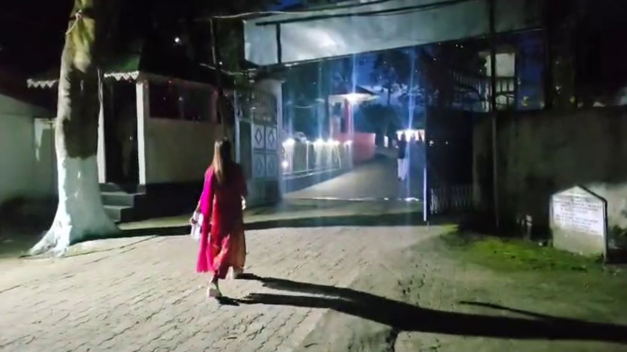 বিয়াৰ প্ৰলোভনেৰে দৈহিক সম্পৰ্ক! এচিএছ পাৰ্থ প্ৰতিমৰ বিৰুদ্ধে যৌন শোষণ তথা প্ৰতাৰণাৰ অভিযোগ তুলিলে কোনে?