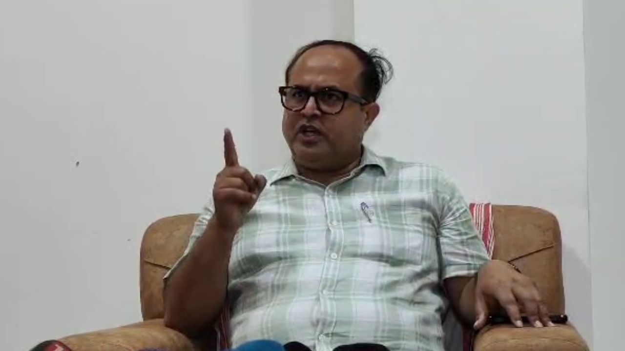 “বিদেশী বিতাড়নৰ নতুন কাহিনীয়ে অশান্ত কৰিব অসমক”: আমিনুল ইছলামৰ দাবী “বিদেশী বিতাড়নৰ নতুন কাহিনীয়ে অশান্ত কৰিব অসমক”: আমিনুল ইছলামৰ দাবী