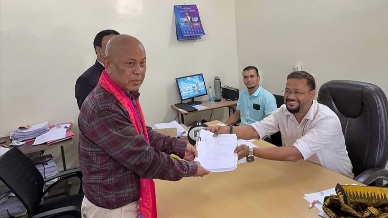 খাম্পাৰ বিৰুদ্ধে বিটিচি নিৰ্বাচনী যুঁজত হাগ্ৰামা, হাজাৰ হাজাৰ সমৰ্থক লগত লৈ মনোনয়ন দাখিল