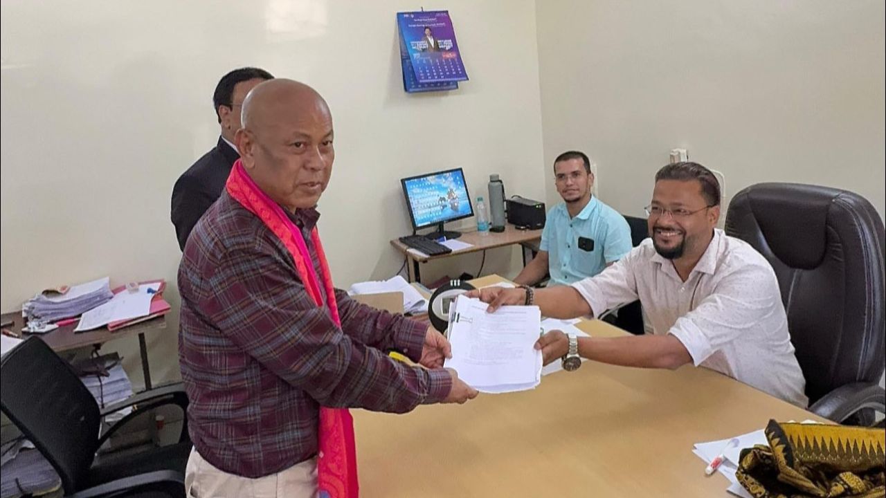 খাম্পাৰ বিৰুদ্ধে বিটিচি নিৰ্বাচনী যুঁজত হাগ্ৰামা, হাজাৰ হাজাৰ সমৰ্থক লগত লৈ মনোনয়ন দাখিল খাম্পাৰ বিৰুদ্ধে বিটিচি নিৰ্বাচনী যুঁজত হাগ্ৰামা, হাজাৰ হাজাৰ সমৰ্থক লগত লৈ মনোনয়ন দাখিল